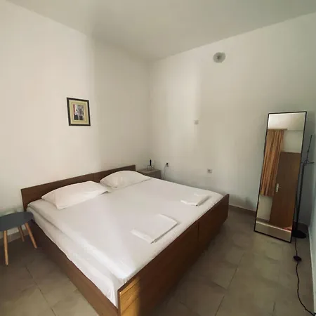 Nela * Betina (Sibenik-Knin)