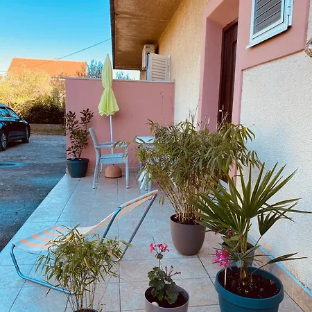 Nela Apartment *