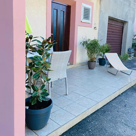 Nela Apartment *